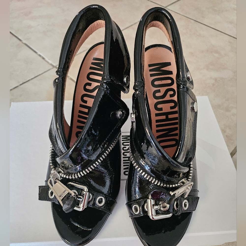 Moschino Black Patent Leather Heels with Zipper Detail - Picture 2 of 6